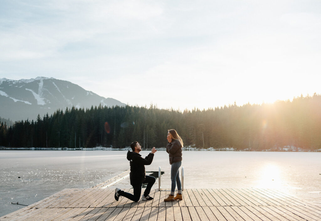 photographer captures surprise proposal at lake in Whistler