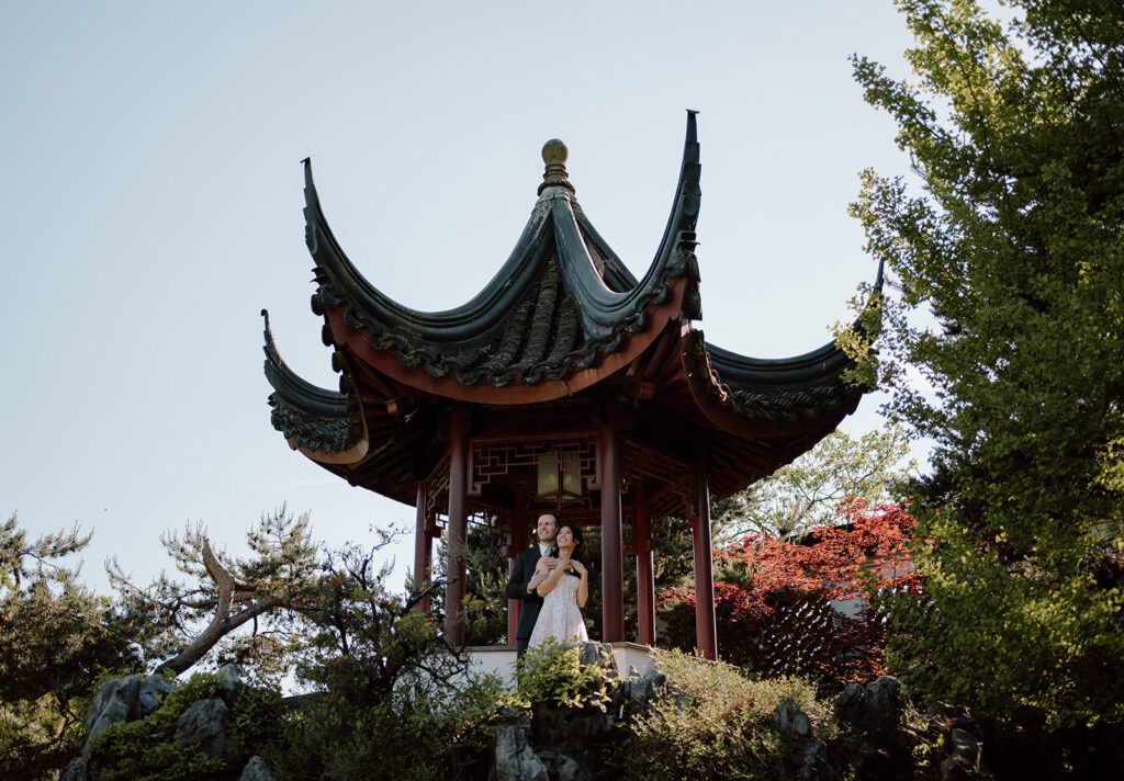 couple post-wedding photos at Sun-Yan-Sen Garden
