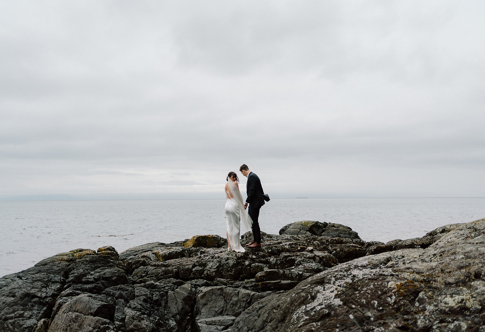 photographer captures couple getting married in Vancouver Island elopement
